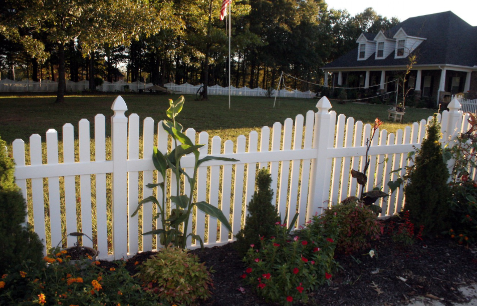 Picket Vinyl Fencing
